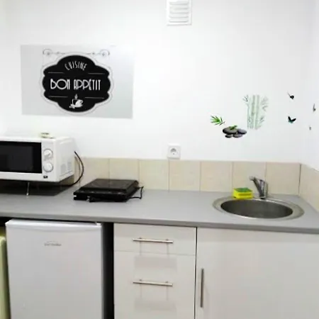One Bedroom Bungalow With Shared Pool Enclosed Garden And Wifi At *